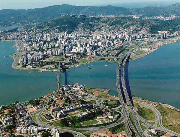 Uma vista aérea do centro de Florianópolis